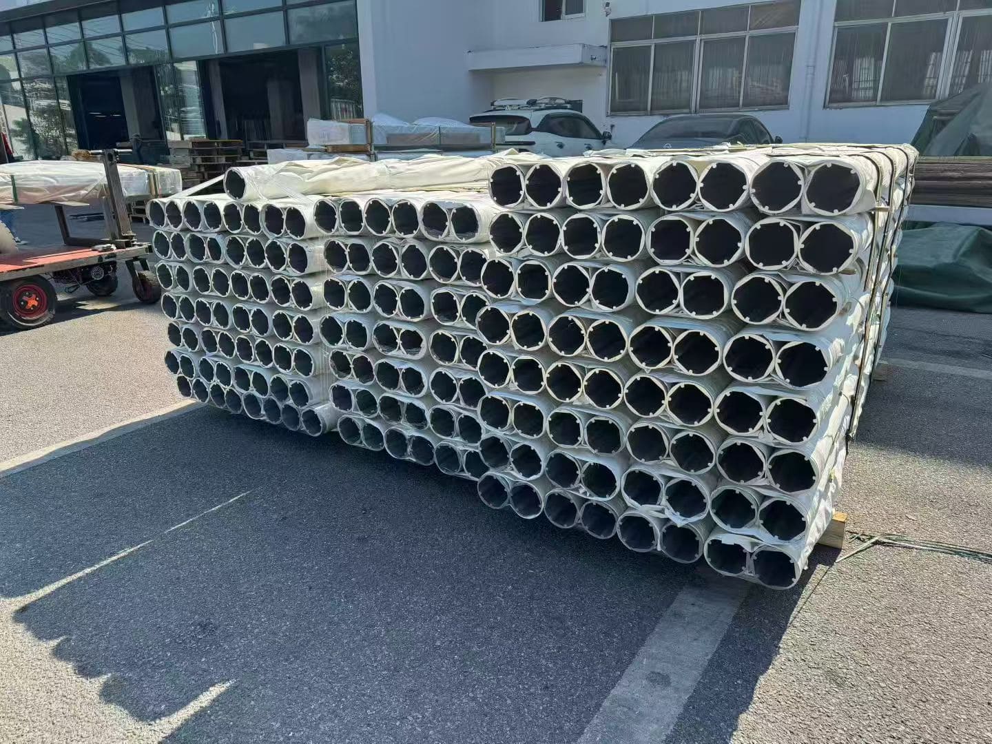 Aluminum round tubes with precision cut ends