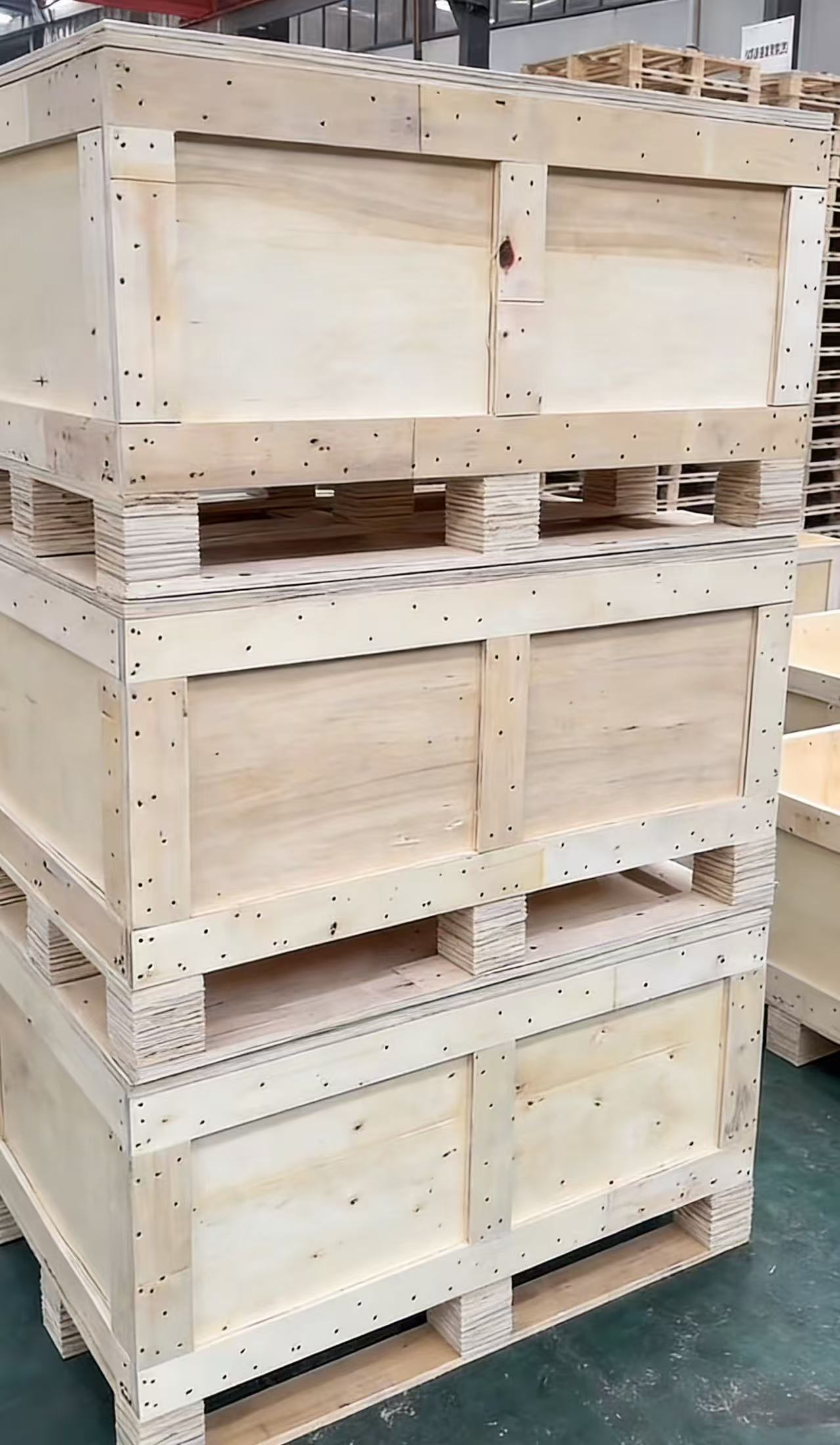 ISPM 15 certified wooden crate with official stamps for international shipping compliance